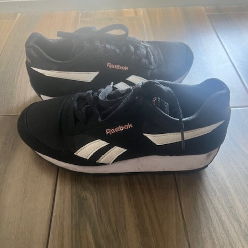 REEBOK WOMEN'S SNEAKERS 8.5 BLACK & WHITE